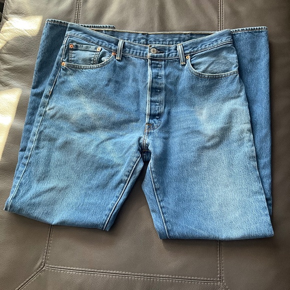 Levi’s Men 501 38 x 36 Classic Button Fly Straight Leg Jeans Tough Original Blue - Picture 4 of 9
